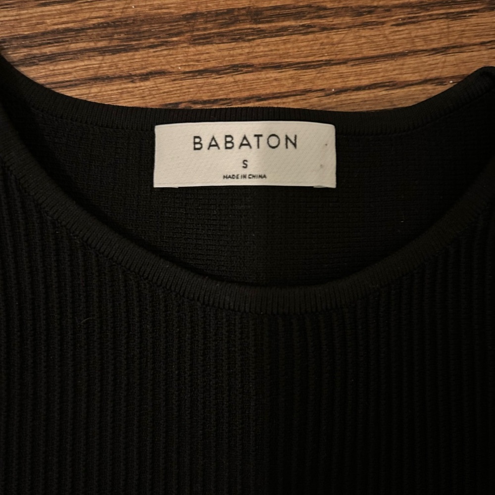 Ribbed Aritzia cropped shirt